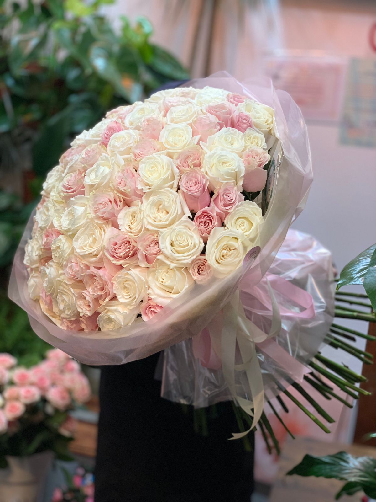 Buchet 101 Trandafiri Albi si Roz  