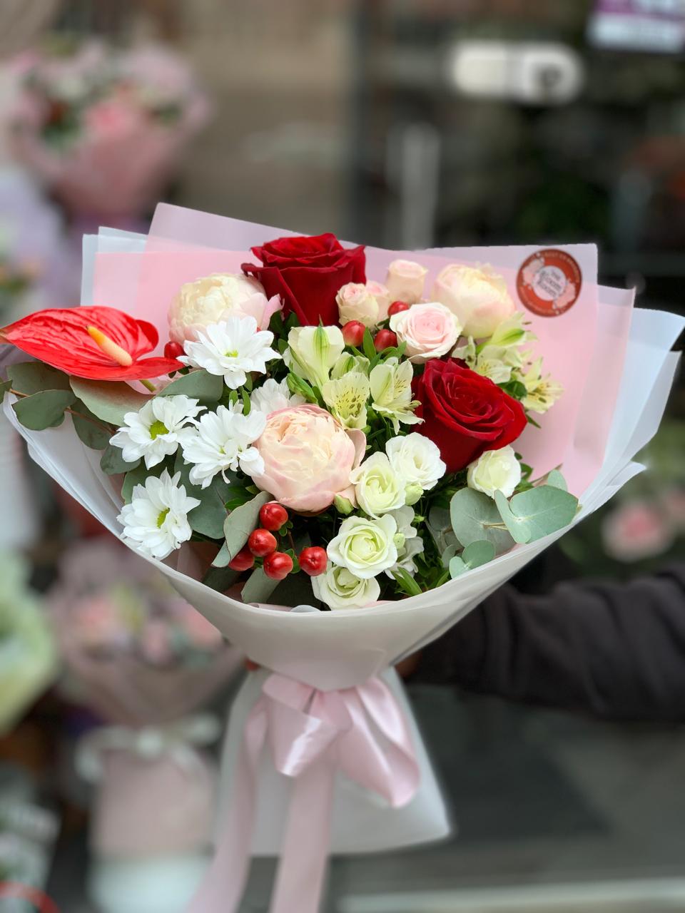 Buchet Mixt cu Anthurium Trandafiri Crizanteme Eustoma Bucuresti