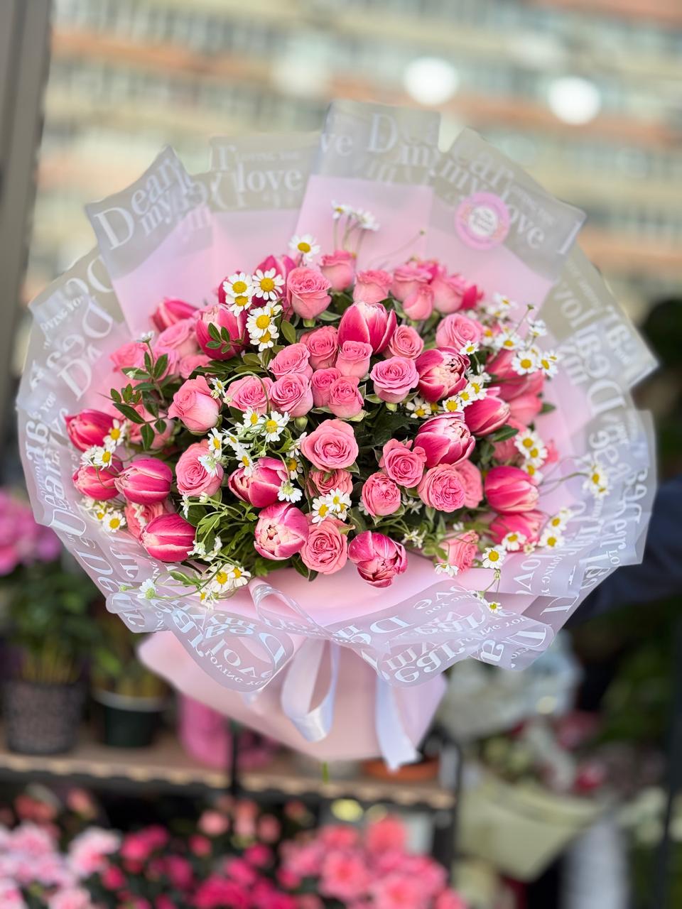 Buchet Trandafiri Roz cu Gypsophila