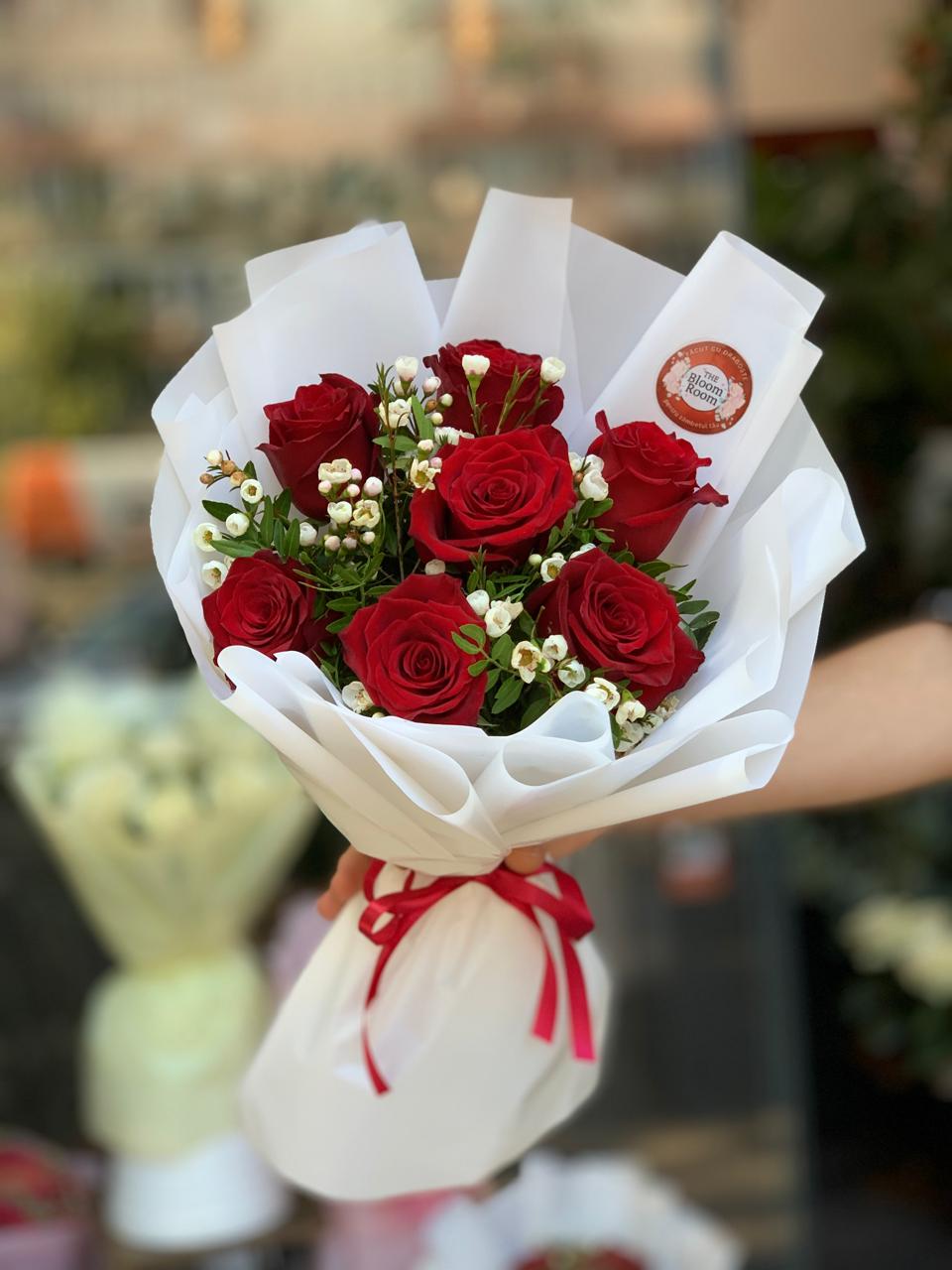 7 Trandafiri Roșii Premium cu Gypsophila Obor București