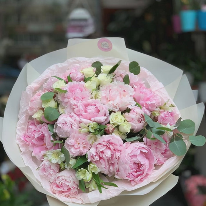 Buchet Lux 21 Bujori Roz Trandafiri Spray Crem